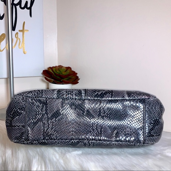 ๐ซ๐ซSOLD๐ซ๐ซ. COLE HAAN SHOULDER BAG - Picture 8 of 8